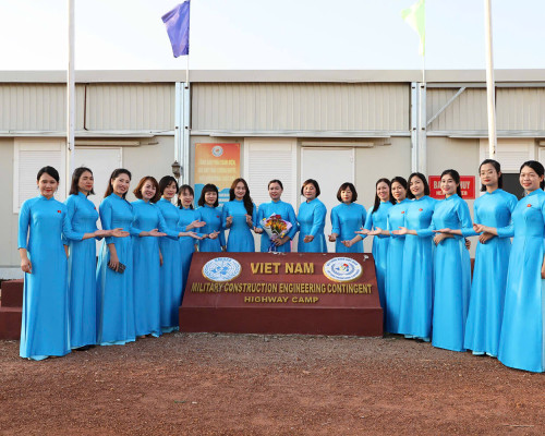 20-10 CỦA NHỮNG BÔNG HỒNG ÁO LÍNH TRÊN ĐẤT CHÂU PHI