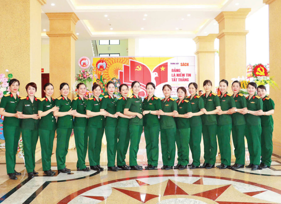 ĐIỂN HÌNH PHỤ NỮ LỰC LƯỢNG VŨ TRANG ĐẤT CỐ ĐÔ