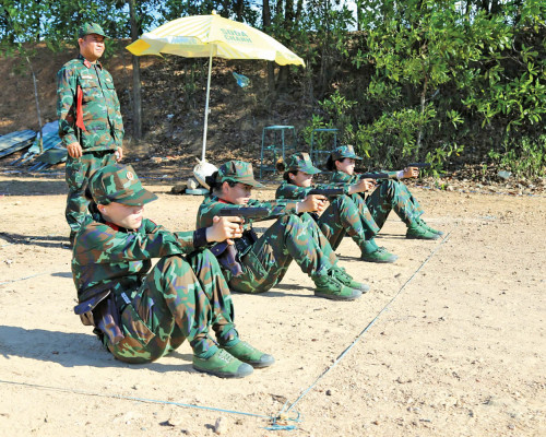 PHÁI ĐẸP TRÊN THAO TRƯỜNG