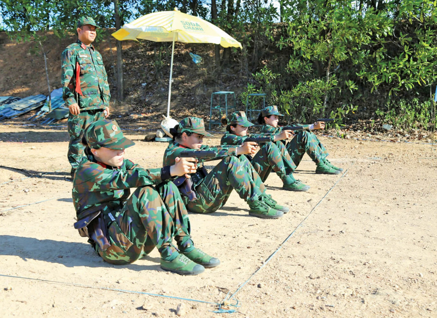 PHÁI ĐẸP TRÊN THAO TRƯỜNG