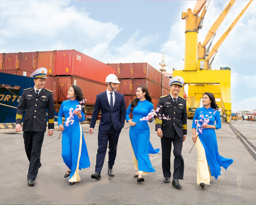 ÁO DÀI XANH NƠI BẾN CẢNG