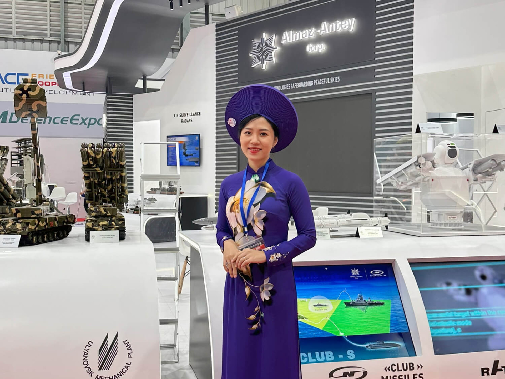 BẢN LĨNH VÀ SÁNG TẠO CỦA PHỤ NỮ TRONG CÔNG NGHIỆP QUỐC PHÒNG