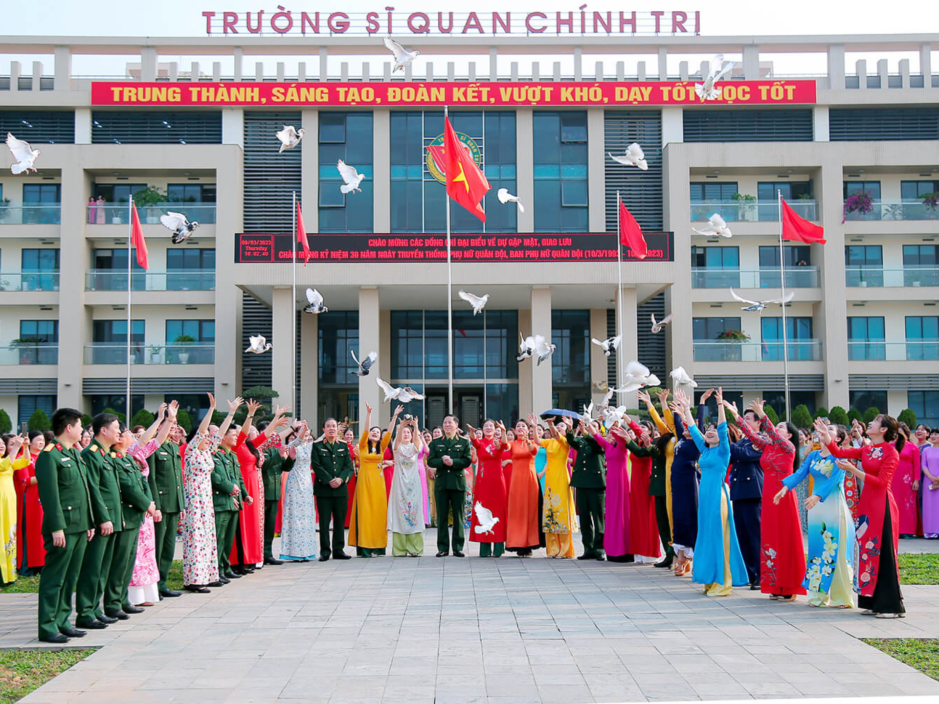 KHÁT VỌNG HÒA BÌNH