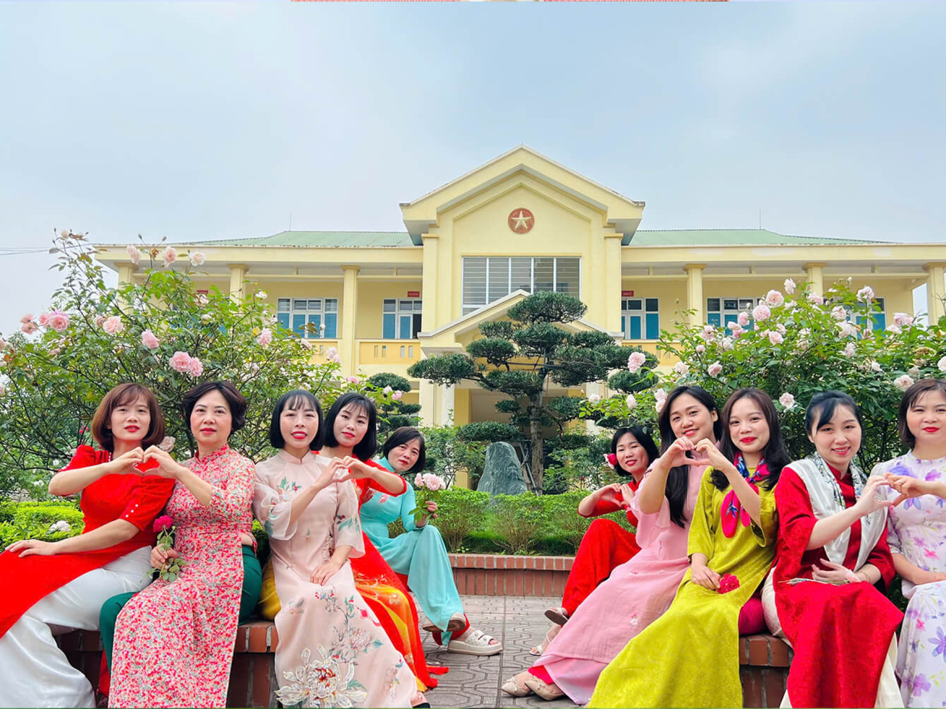 NÉT DUYÊN THẦM TRONG TÀ ÁO DÀI CỦA NỮ QUÂN NHÂN TRƯỜNG SĨ QUAN PHÁO BINH