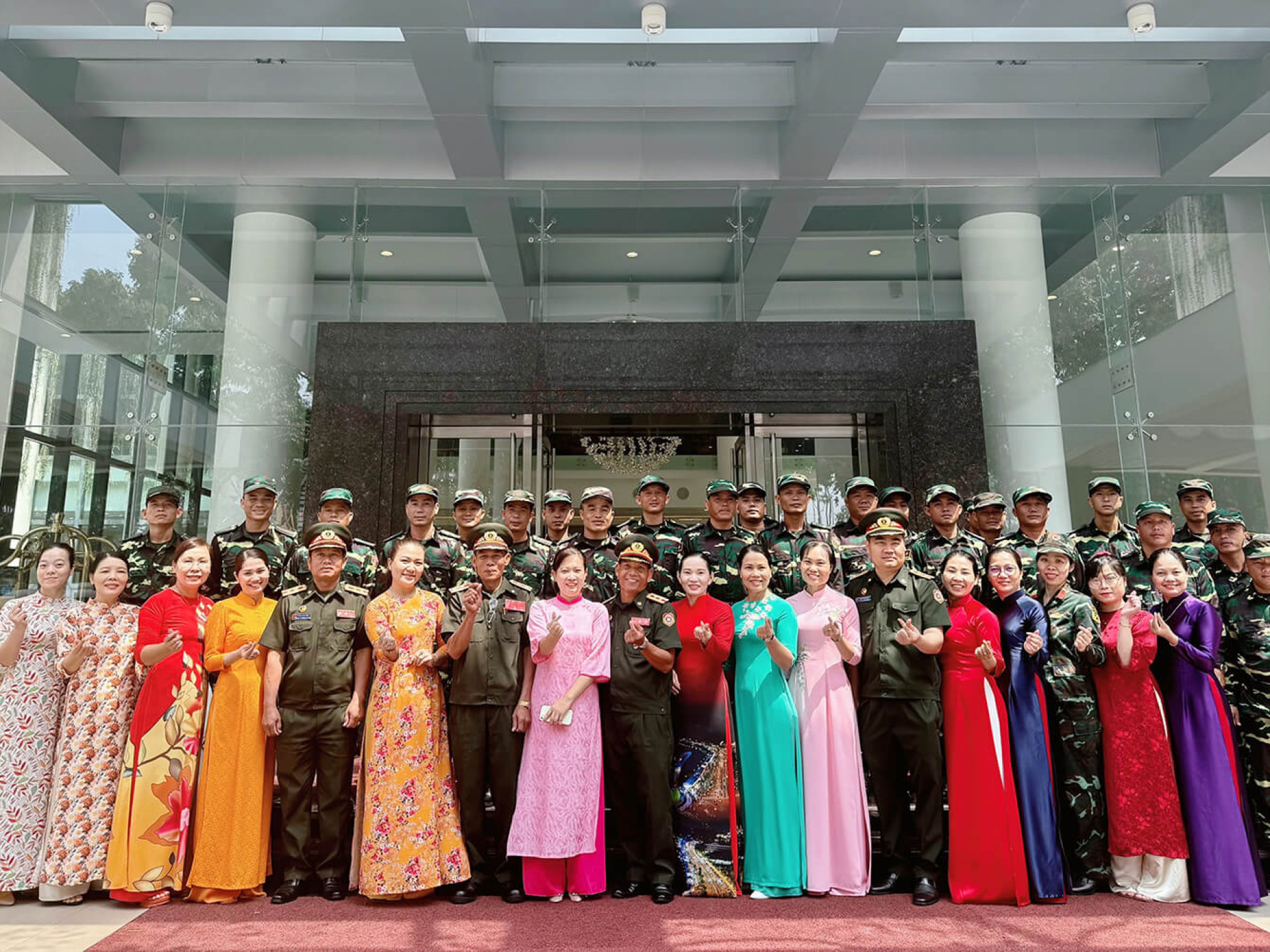 NGHĨA TÌNH QUÂN SỰ VIỆT - LÀO