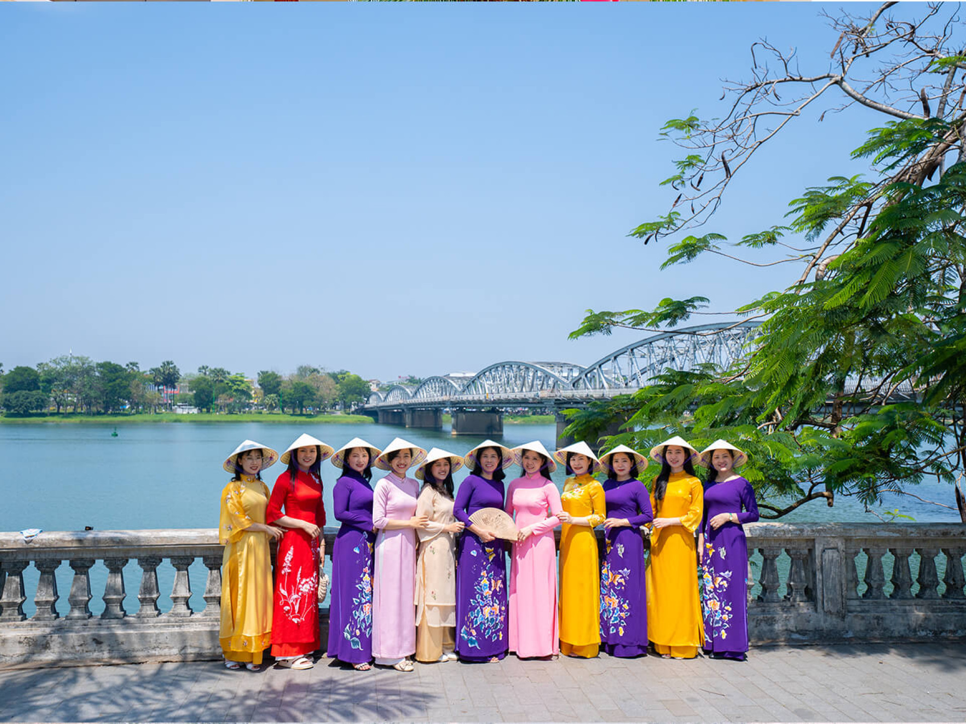 NHỮNG BÔNG HỒNG THÉP CỦA ĐẤT CỐ ĐÔ