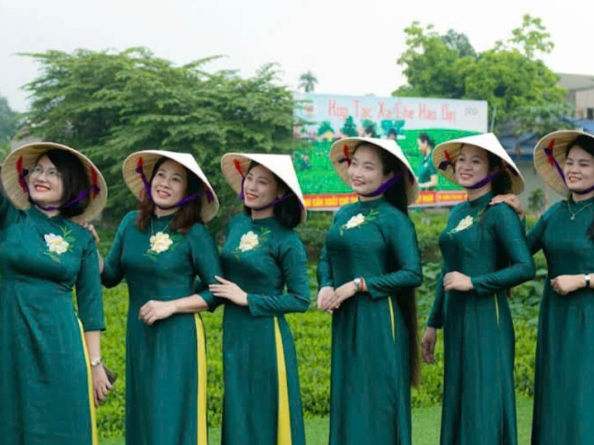 NỮ QUÂN NHÂN SƯ ĐOÀN CHIẾN THẮNG ANH HÙNG