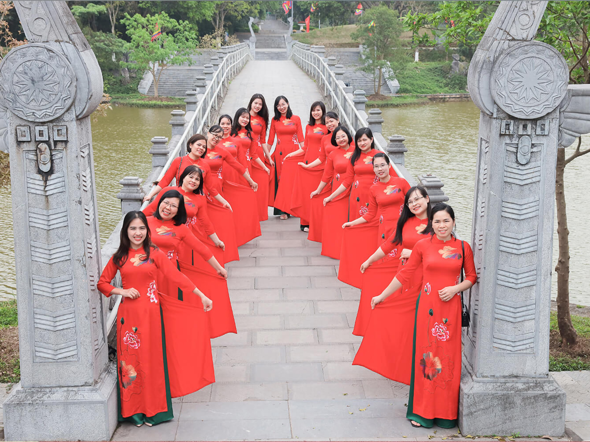 SẮC MÀU ĐOÀN KẾT