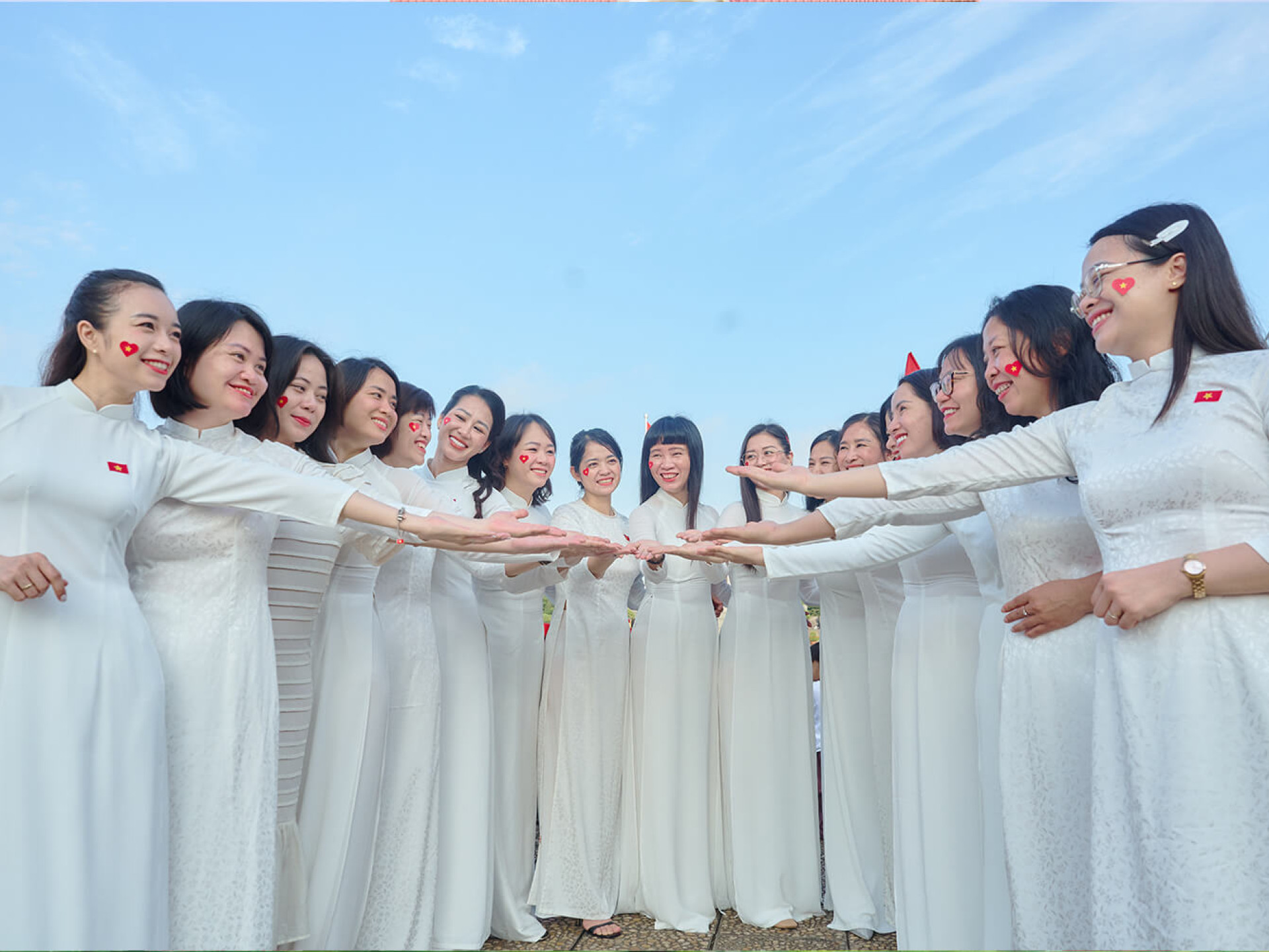 TỰ HÀO ÁO DÀI VIỆT