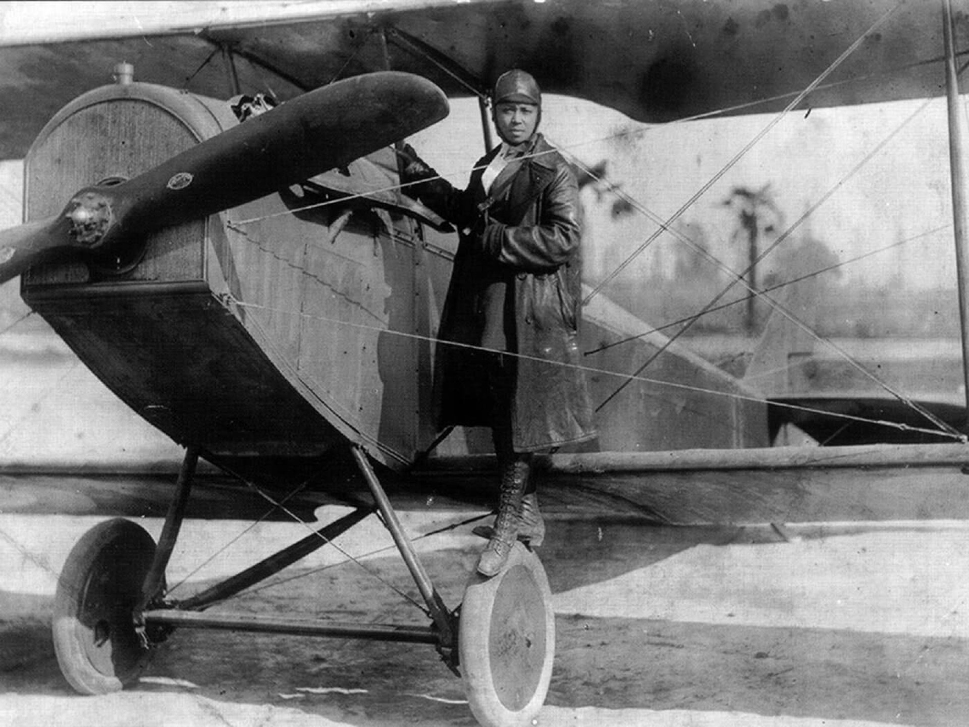 BESSIE COLEMAN - NỮ PHI CÔNG DA MÀU ĐÁNH BẠI MỌI ĐỊNH KIẾN