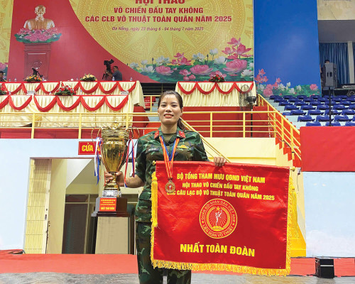 CÔ GÁI VÀNG VÕ THUẬT