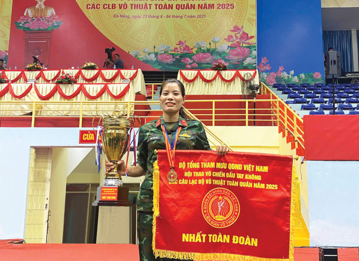 CÔ GÁI VÀNG VÕ THUẬT