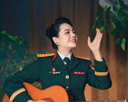 NGƯỜI THẮP LỬA DÂN CA