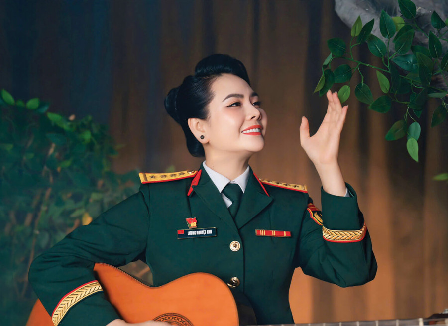 NGƯỜI THẮP LỬA DÂN CA