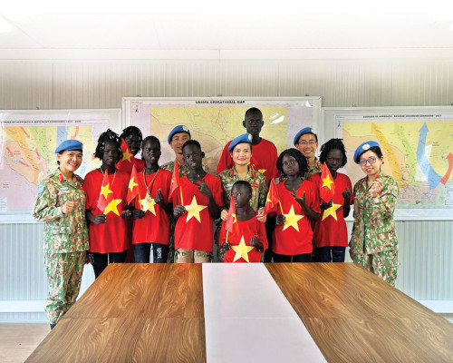 NHỮNG “BÔNG HỒNG MŨ NỒI XANH” CỦA BỆNH VIỆN QUÂN Y 120