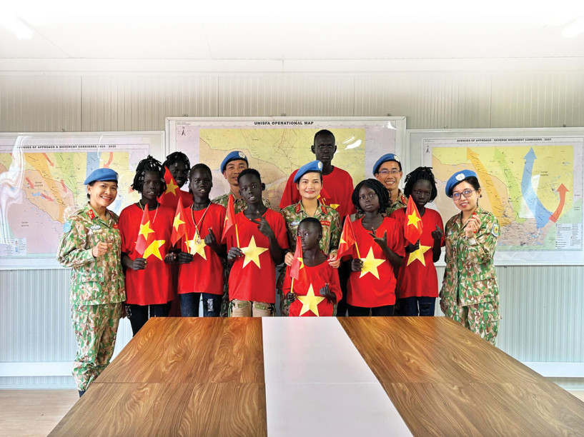 NHỮNG “BÔNG HỒNG MŨ NỒI XANH” CỦA BỆNH VIỆN QUÂN Y 120