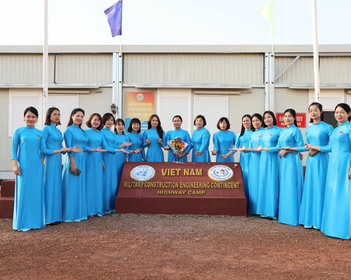 NHỮNG “BÔNG HỒNG THÉP” VIỆT NAM GIỮA NẮNG GIÓ ABYEI