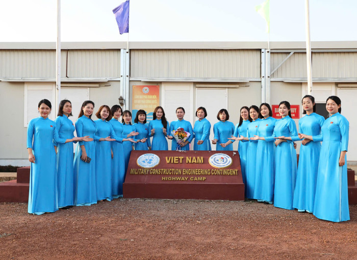 NHỮNG “BÔNG HỒNG THÉP” VIỆT NAM GIỮA NẮNG GIÓ ABYEI