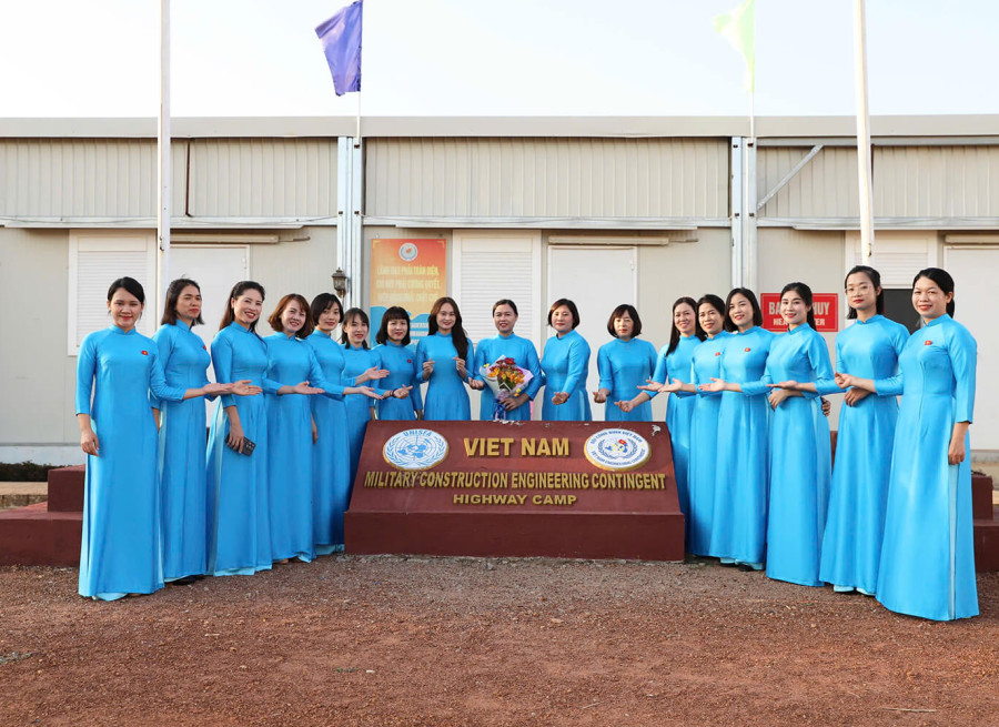 NHỮNG “BÔNG HỒNG THÉP” VIỆT NAM GIỮA NẮNG GIÓ ABYEI