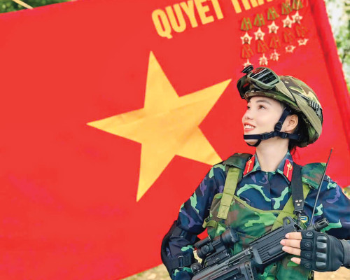 NỮ CHIẾN SĨ ĐẾN TỪ ĐẤT QUẢNG