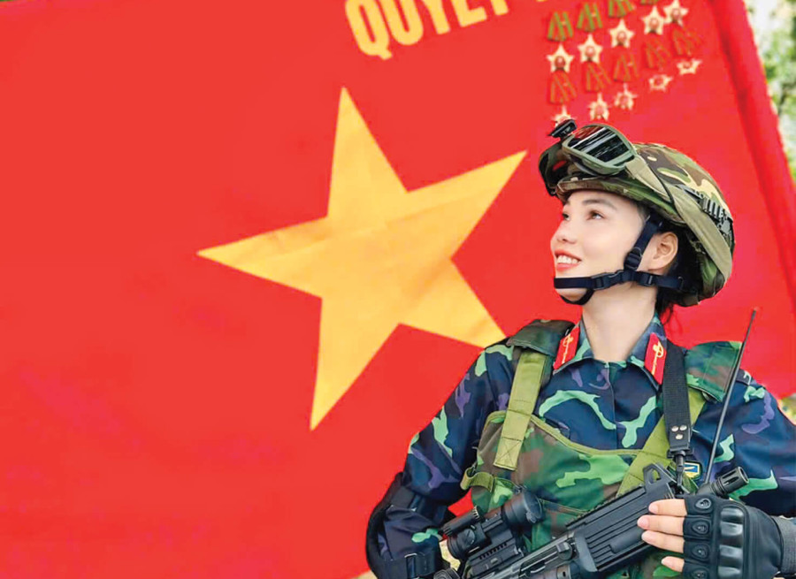 NỮ CHIẾN SĨ ĐẾN TỪ ĐẤT QUẢNG