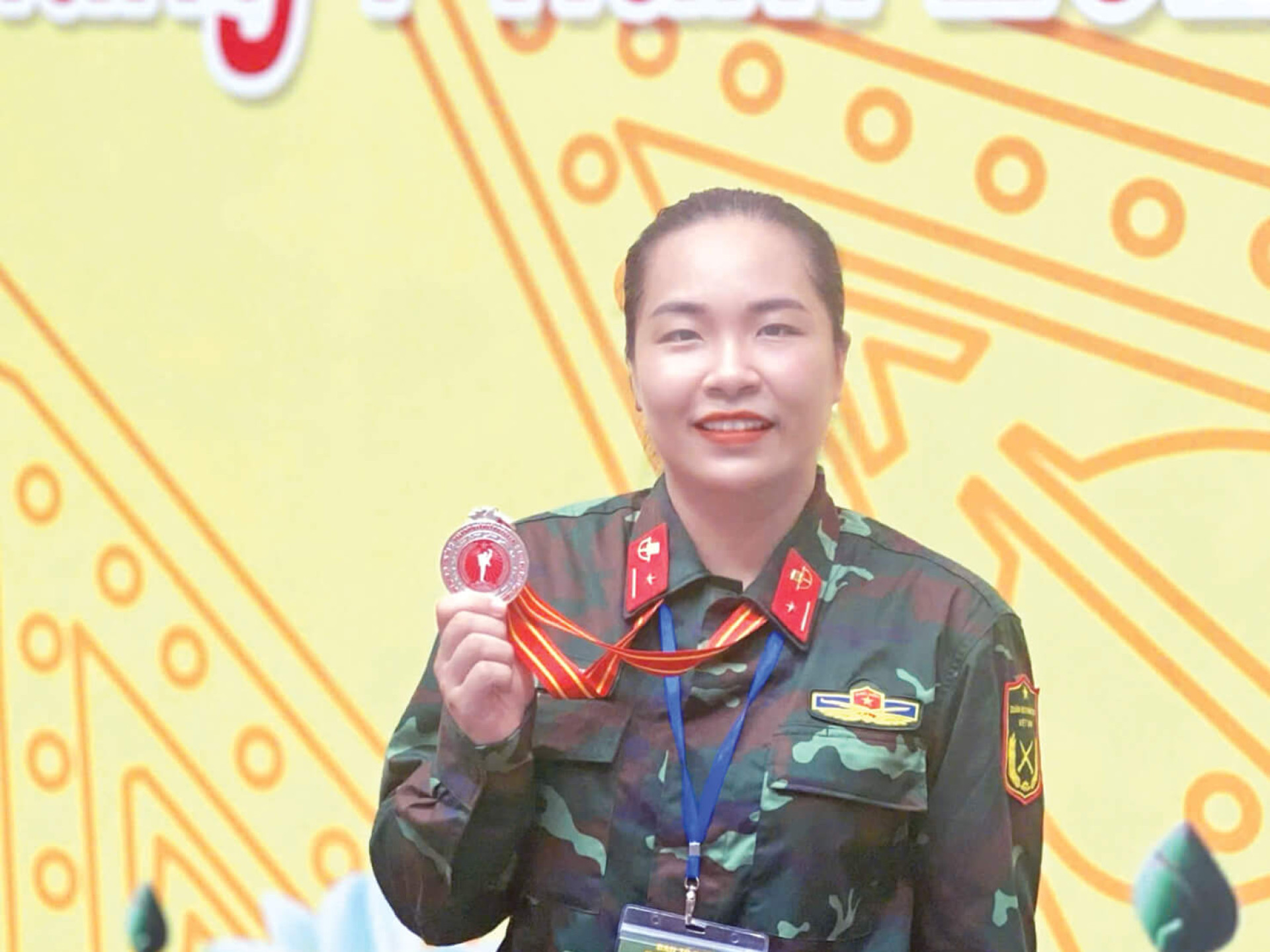 NỮ NHÂN VIÊN QUÂN LỰC MÊ VÕ THUẬT