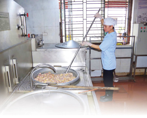 NỮ NUÔI QUÂN TẬN TÂM