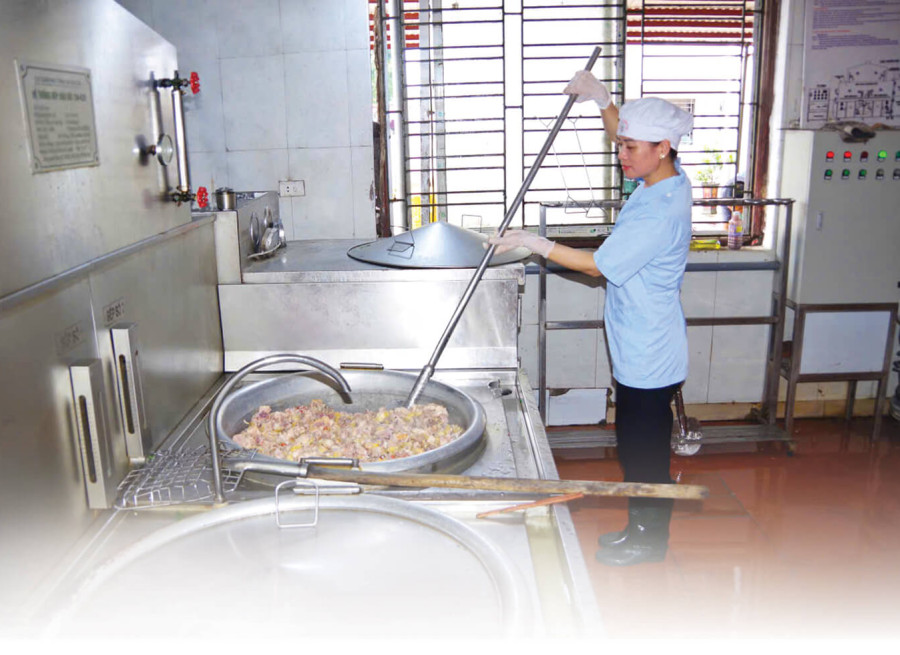 NỮ NUÔI QUÂN TẬN TÂM