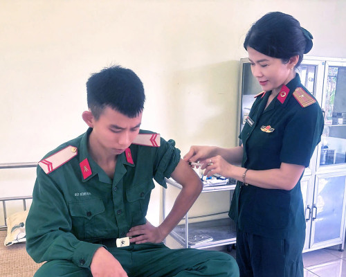 NỮ Y SĨ ĐIỂN HÌNH Ở PHÂN KHO