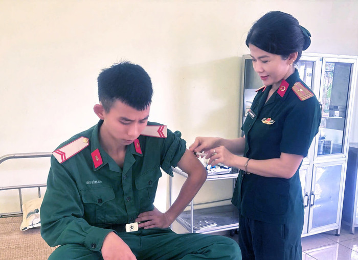 NỮ Y SĨ ĐIỂN HÌNH Ở PHÂN KHO