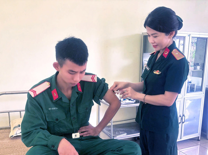 NỮ Y SĨ ĐIỂN HÌNH Ở PHÂN KHO