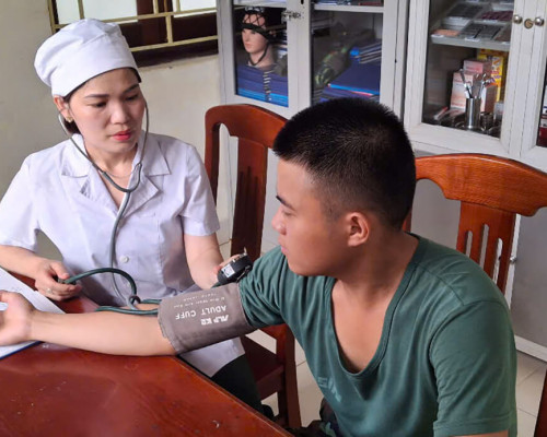 NỮ Y SĨ GIÀU TINH THẦN SÁNG TẠO