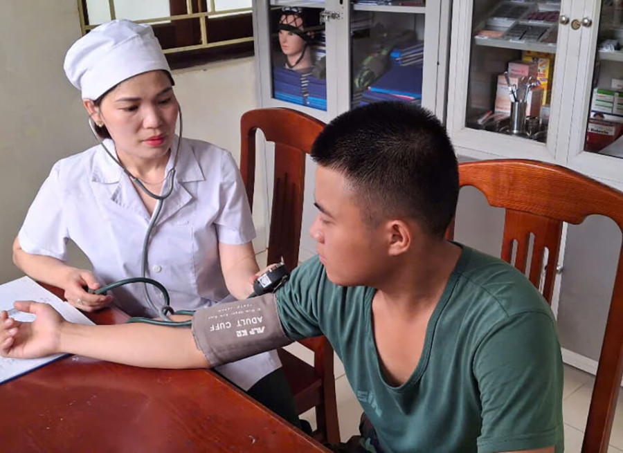 NỮ Y SĨ GIÀU TINH THẦN SÁNG TẠO