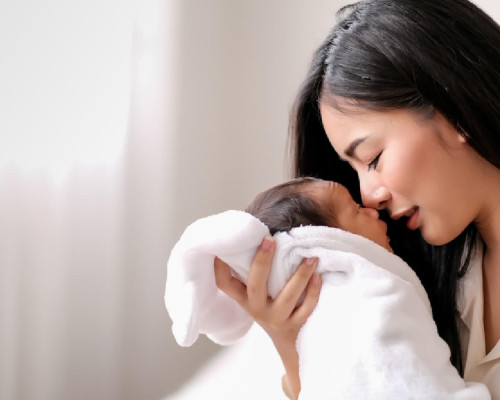 CHÍNH SÁCH BẢO HIỂM ĐỐI VỚI LAO ĐỘNG NỮ KHI SINH CON: ĐIỂM...