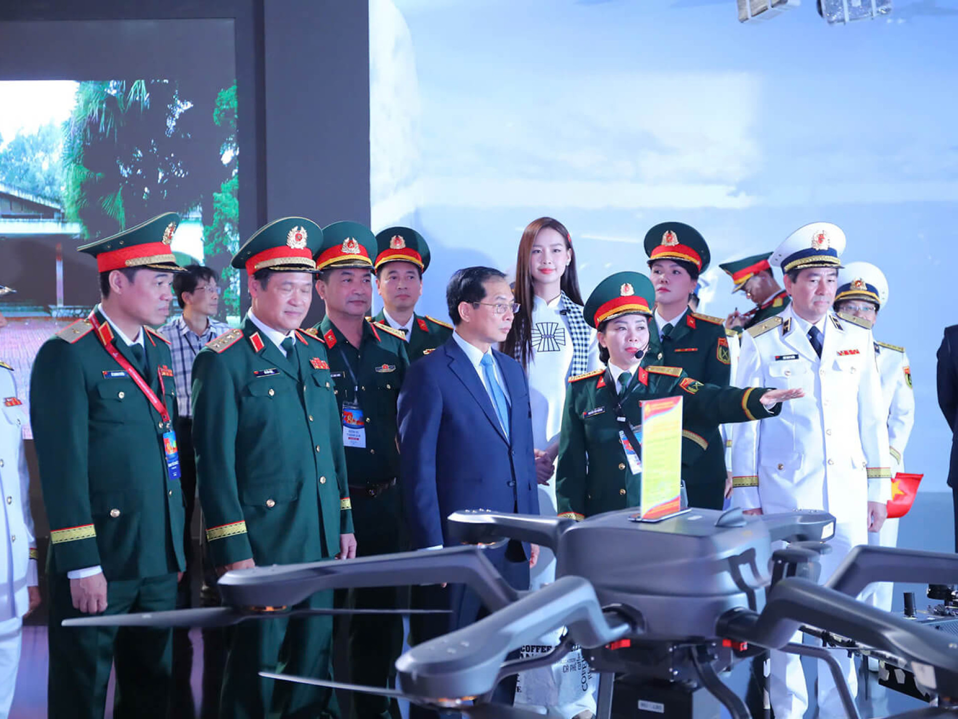 DOANH NGHIỆP QUÂN ĐỘI ĐƯỢC GIỮ LẠI SĨ QUAN, QUÂN NHÂN KHI CỔ PHẦN HÓA