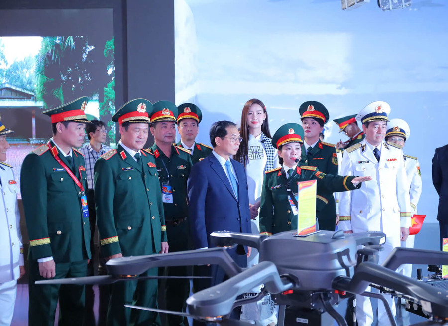 DOANH NGHIỆP QUÂN ĐỘI ĐƯỢC GIỮ LẠI SĨ QUAN, QUÂN NHÂN KHI CỔ PHẦN HÓA