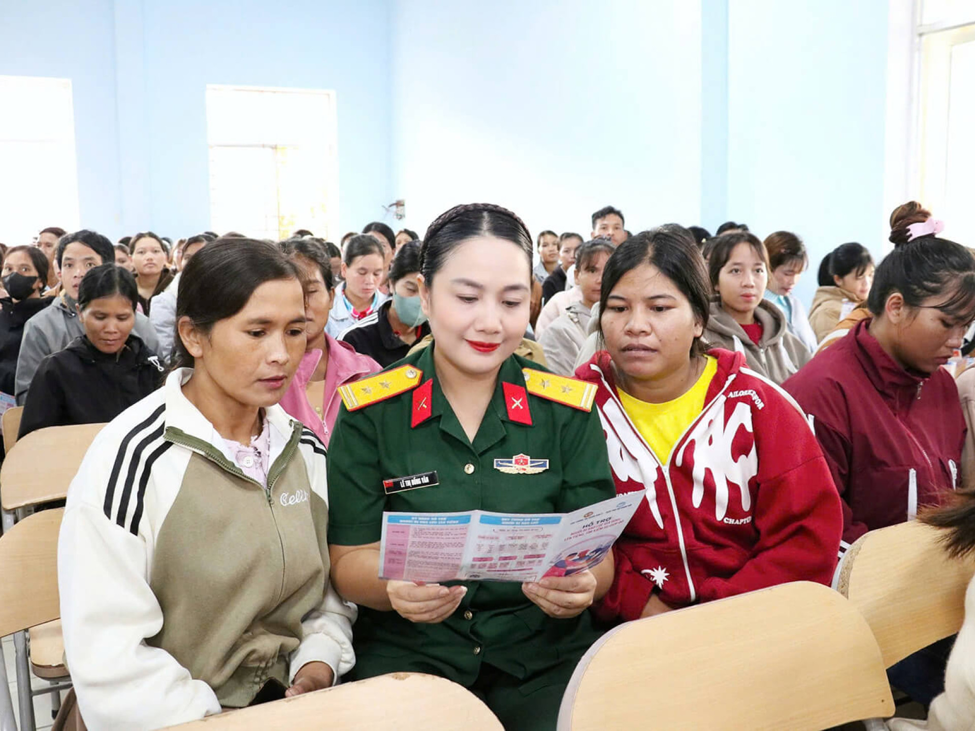 QUÂN KHU 5: CHUNG TAY LAN TỎA TINH THẦN THƯỢNG TÔN PHÁP LUẬT  TẠI XÃ ĐĂK KÔI