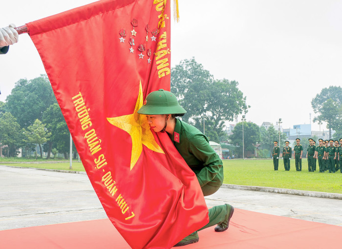 QUY ĐỊNH CỦA PHÁP LUẬT VỀ CÔNG DÂN NỮ THỰC HIỆN NGHĨA VỤ QUÂN SỰ