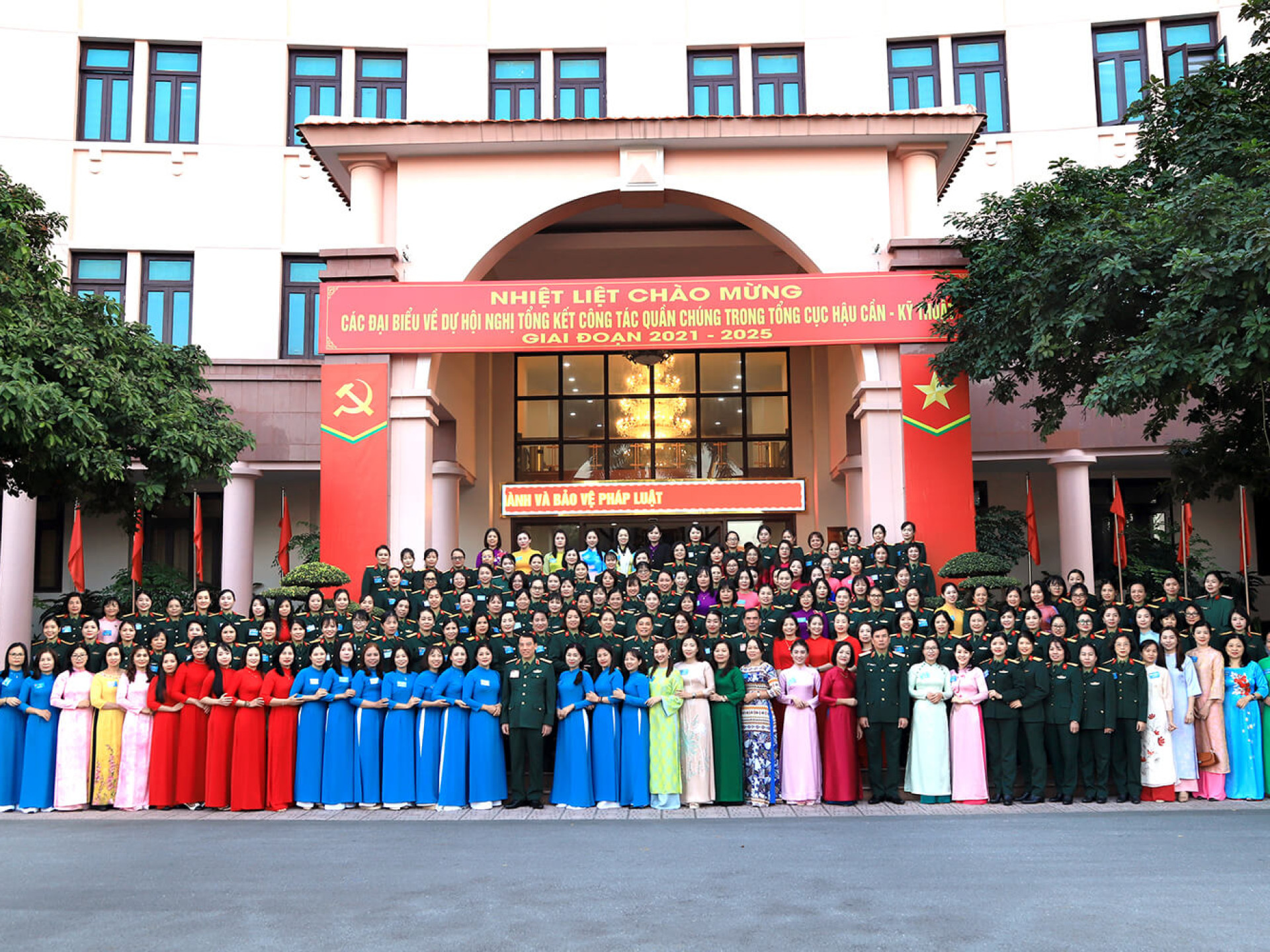 QUYỀN VÀ NGHĨA VỤ CỦA QUÂN NHÂN, CÔNG NHÂN, VIÊN CHỨC QUỐC PHÒNG, NGƯỜI LAO ĐỘNG TRONG THỰC HIỆN DÂN CHỦ Ở CƠ SỞ