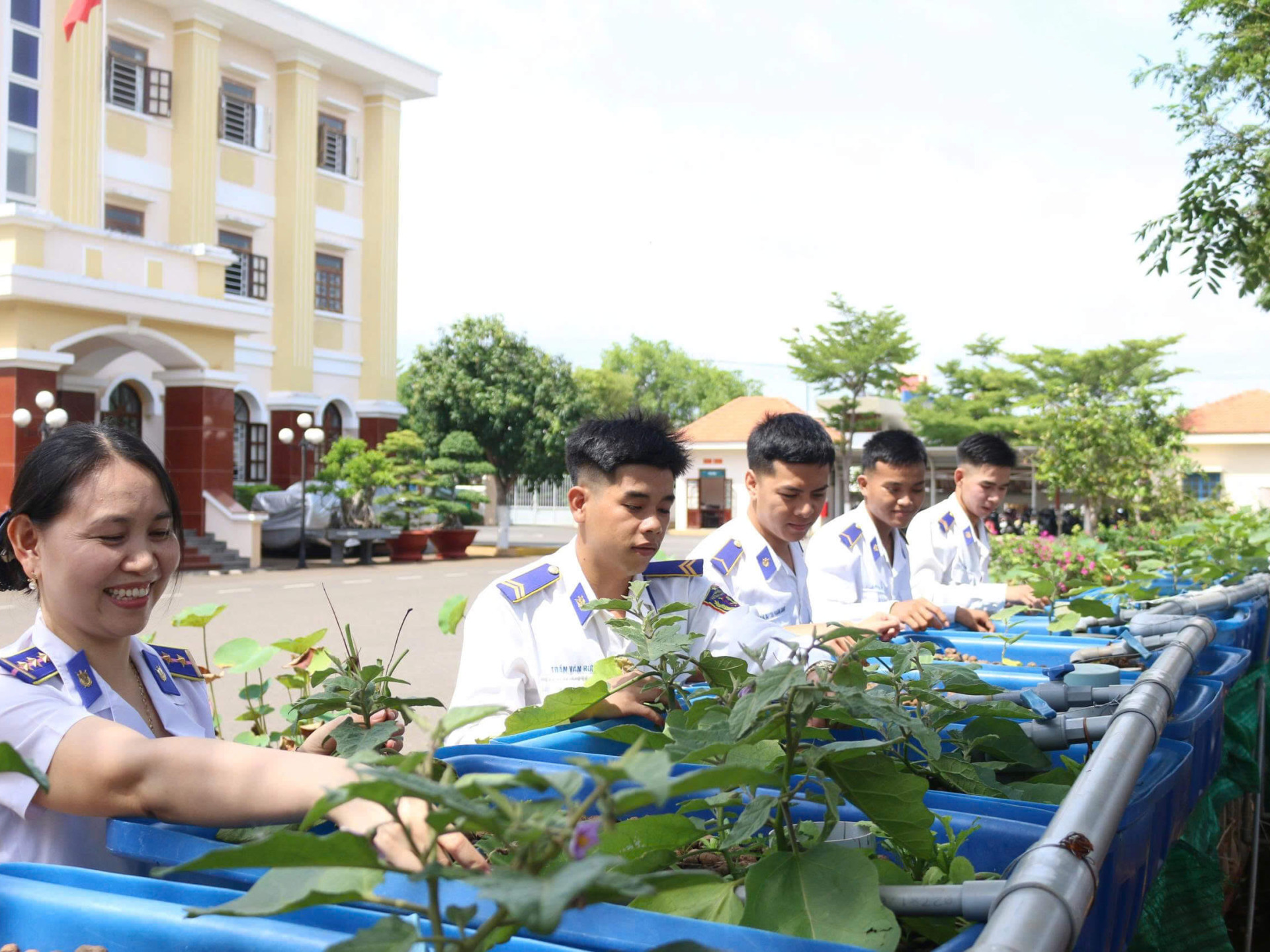 TUÂN THỦ CÁC QUY ĐỊNH LÀ NÉT ĐẸP CỦA QUÂN NHÂN
