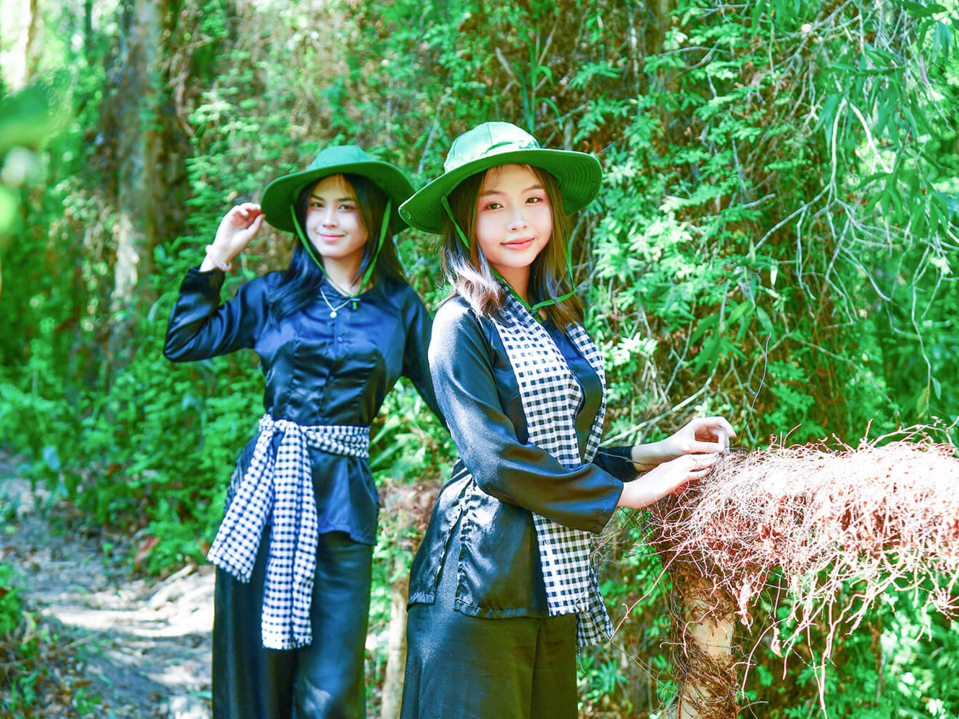 ÁO BÀ BA - TỪ CHIẾN KHU NĂM XƯA ĐẾN ĐỜI SỐNG HÔM NAY