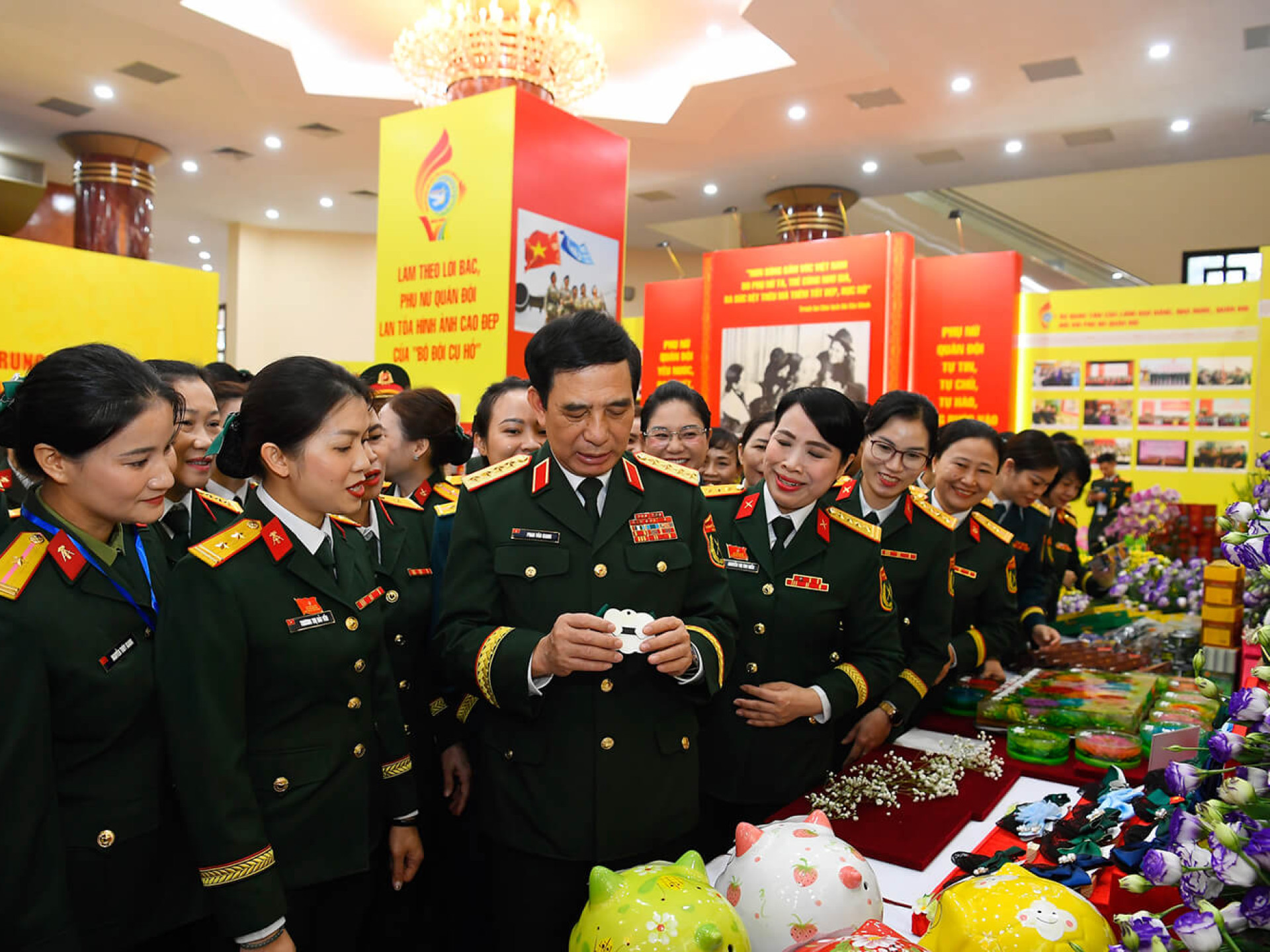 “BẢN LĨNH - TRÍ TUỆ - KỶ CƯƠNG - NHÂN ÁI”: GIÁ TRỊ CỐT LÕI CỦA PHỤ NỮ QUÂN ĐỘI TRONG KỶ NGUYÊN MỚI