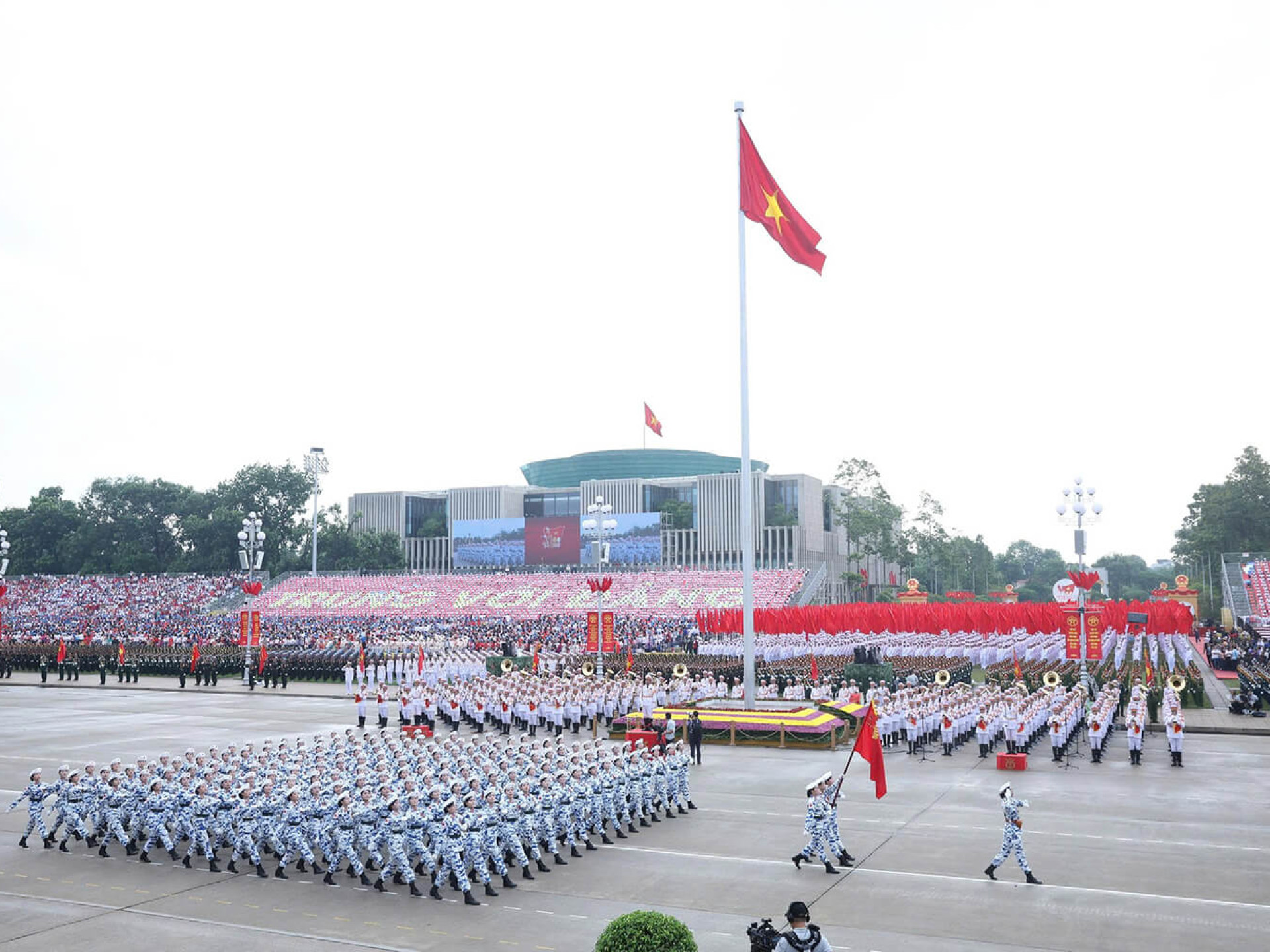 VINH QUANG VÀ HÀO HÙNG