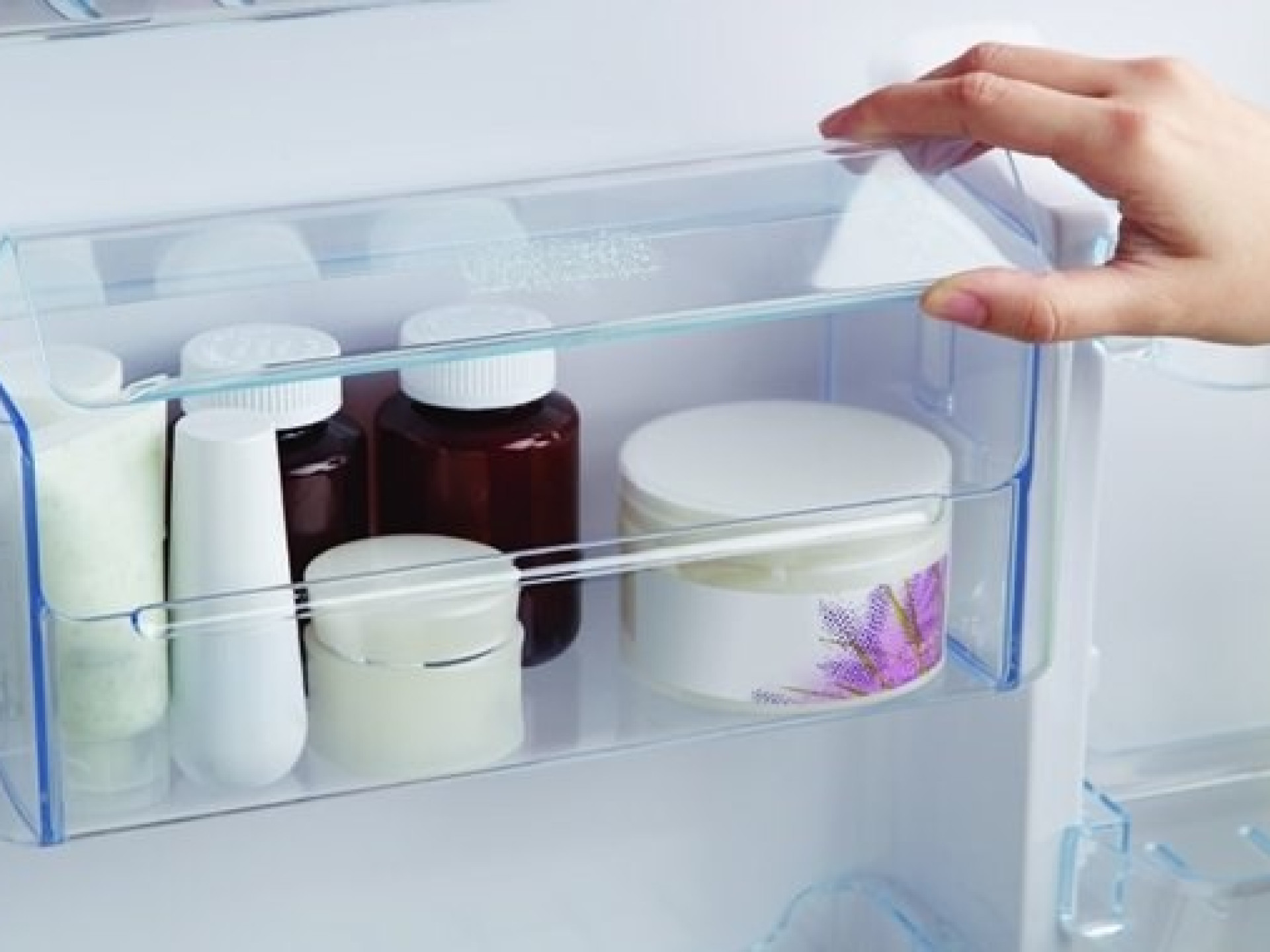 CÓ NÊN BẢO QUẢN SẢN PHẨM CHĂM SÓC DA TRONG TỦ LẠNH?