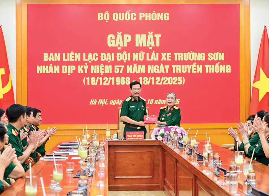 TRI ÂN NHỮNG NGƯỜI GIỮ LỬA TRƯỜNG SƠN