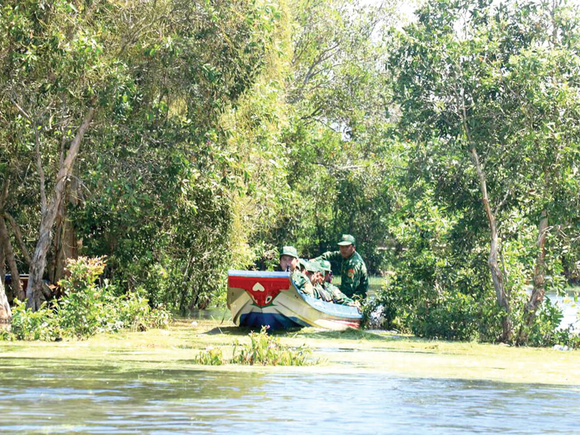 TỪ BỜ SÔNG LAM ĐẾN BIÊN GIỚI LONG AN