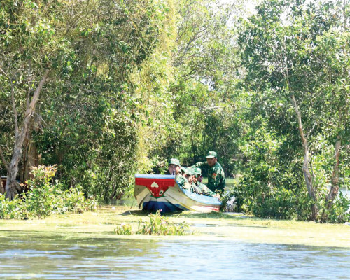 TỪ BỜ SÔNG LAM ĐẾN BIÊN GIỚI LONG AN