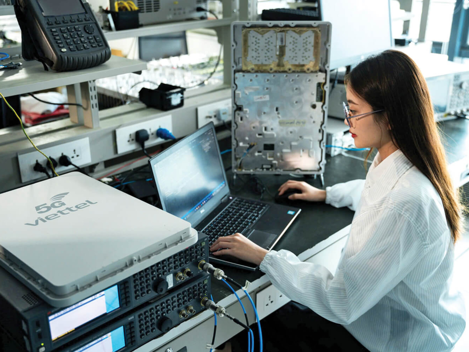 PHỤ NỮ QUÂN ĐỘI ĐẨY MẠNH CHUYỂN ĐỔI SỐ KHẲNG ĐỊNH BẢN LĨNH, TRÍ TUỆ TRONG KỶ NGUYÊN MỚI