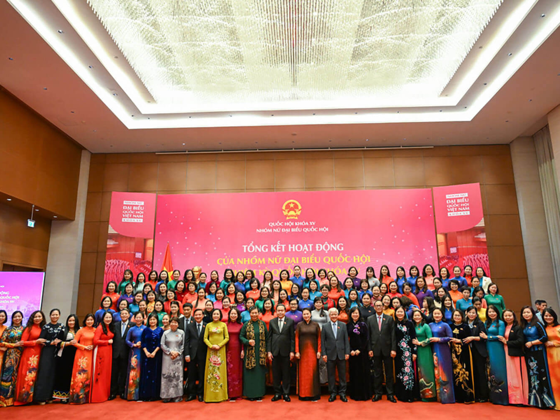 PHỤ NỮ THAM CHÍNH TRONG KỶ NGUYÊN MỚI: BẢN LĨNH, TRÍ TUỆ VÀ TRÁCH NHIỆM QUỐC GIA