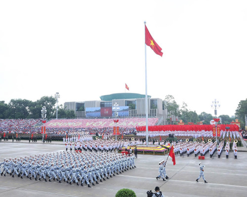 THI ĐUA LÀ YÊU NƯỚC